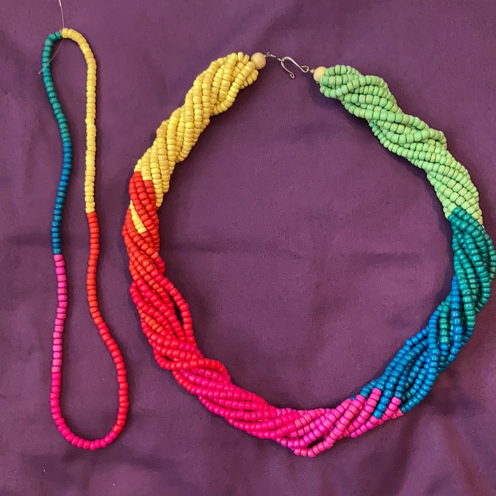 Multicolor thick beaded clasp necklace with extra beads